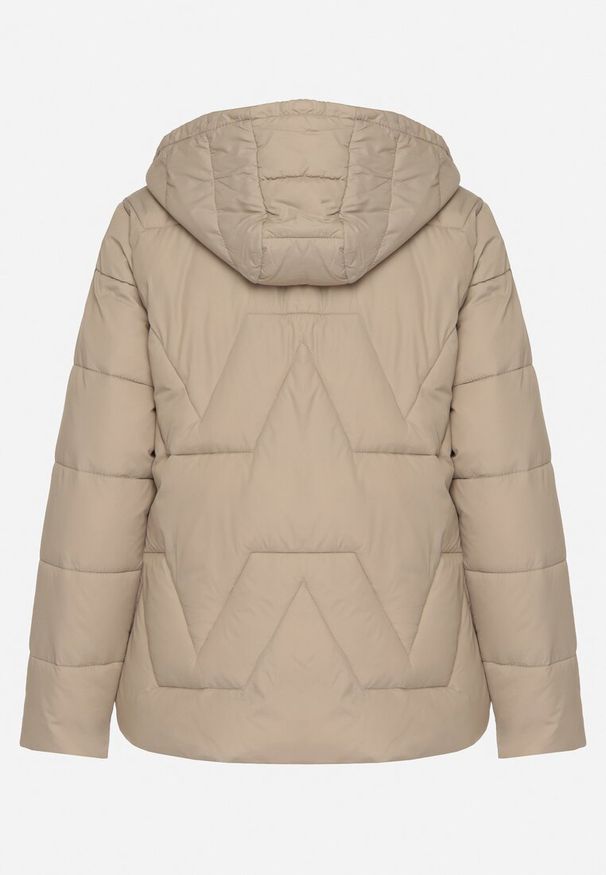 Born2be - Ciemnobeżowa Kurtka z Szerokim Pikowaniem i Kapturem Yasidi. Okazja: na co dzień. Kolor: beżowy. Materiał: jeans. Styl: casual, elegancki