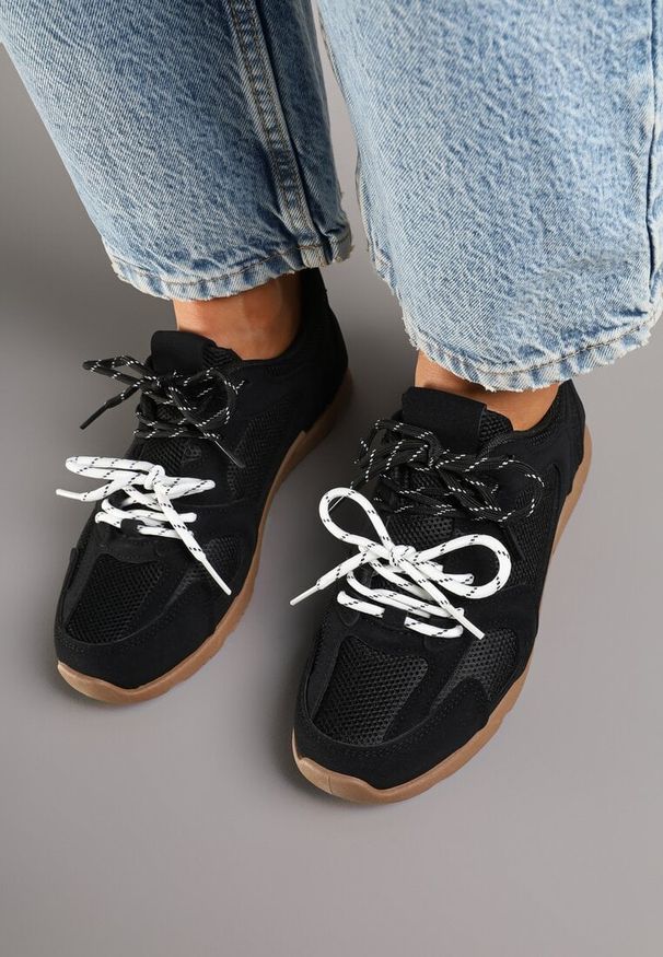 Born2be - Czarne Sneakersy z Dwoma Parami Sznurówek Silfita. Okazja: na co dzień, na spacer. Kolor: czarny. Sport: turystyka piesza