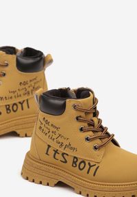 Born2be - Brązowe Płaskie Botki Traperki z Napisami Wericea. Okazja: na co dzień. Kolor: brązowy. Materiał: jeans. Wzór: napisy. Styl: casual, elegancki #3