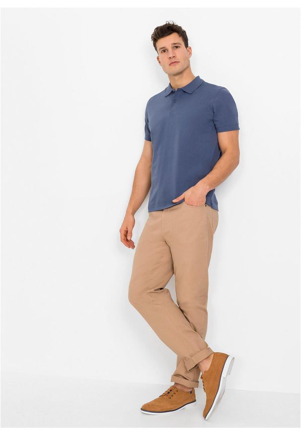 bonprix - Koszulka polo z czystej bawełny organicznej piqué. Typ kołnierza: polo. Kolor: niebieski. Materiał: bawełna. Długość rękawa: krótki rękaw. Długość: krótkie