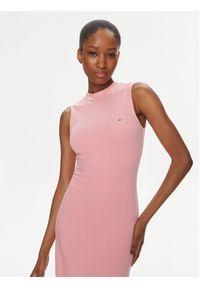 Tommy Jeans Sukienka letnia DW0DW17929 Różowy Slim Fit. Kolor: różowy. Materiał: syntetyk. Sezon: lato