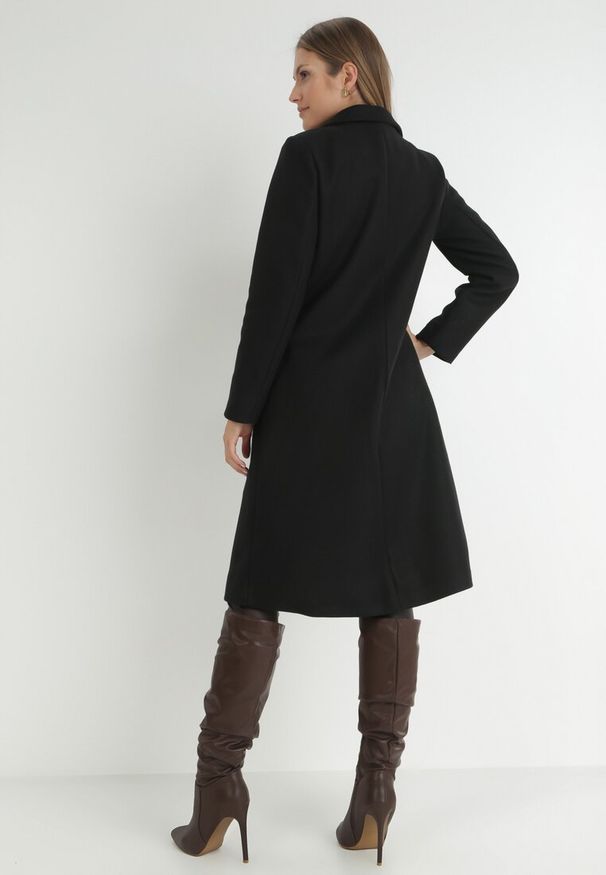 Born2be - Czarny Płaszcz Dwurzędowy Lodis. Okazja: na co dzień. Kolor: czarny. Materiał: tkanina. Długość: długie. Styl: elegancki, casual