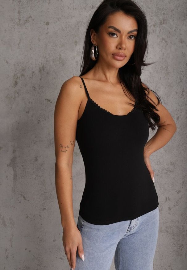 Renee - Czarny Bawełniany Top Bieliźniany z Koronką przy Dekolcie Berinda. Okazja: na co dzień. Kolor: czarny. Materiał: bawełna, koronka. Wzór: koronka. Sezon: lato. Styl: casual