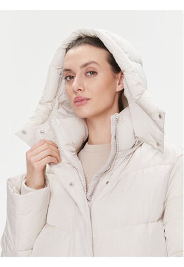 Calvin Klein Płaszcz zimowy Modern K20K205948 Écru Relaxed Fit. Materiał: syntetyk. Sezon: zima