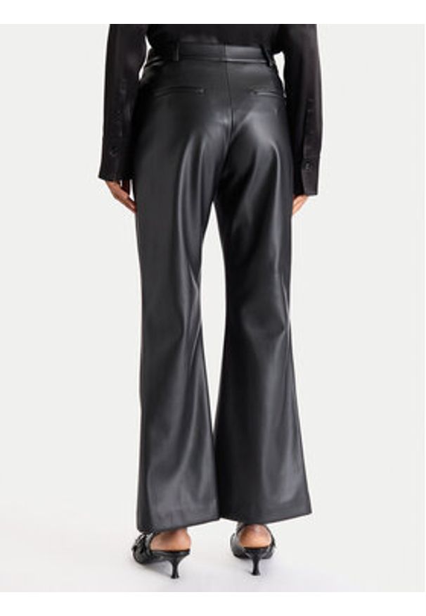 Hugo - HUGO Spodnie z imitacji skóry Hamunelle-1 50546824 Czarny Flare Fit. Kolor: czarny. Materiał: skóra