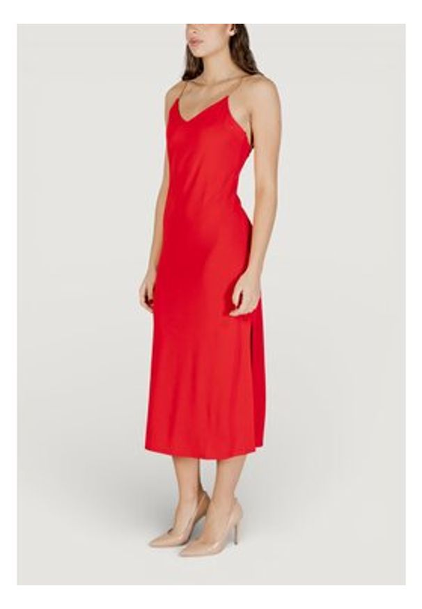 Morgan Sukienka koktajlowa 261-RYAN Czerwony Regular Fit. Kolor: czerwony. Materiał: syntetyk. Styl: wizytowy