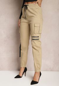Renee - Beżowe Bawełniane Spodnie z Kieszeniami Cargo i Nogawkami Jogger Aniret. Kolor: beżowy. Materiał: bawełna. Wzór: aplikacja #5