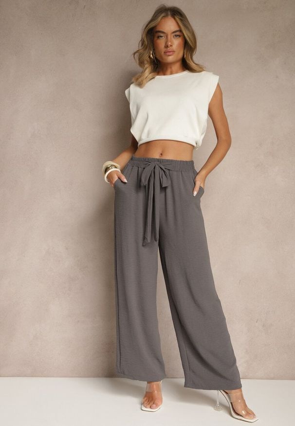 Renee - Ciemnoszare Spodnie z Wiskozą o Szerokim Kroju z Wiązanym Paskiem Zileindra. Okazja: na co dzień. Stan: podwyższony. Kolor: szary. Materiał: wiskoza. Styl: elegancki, casual, klasyczny