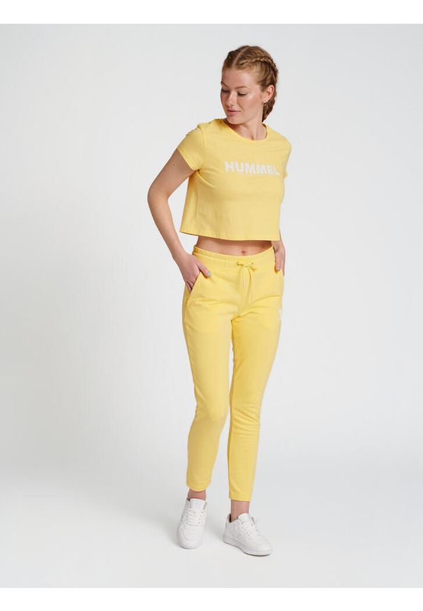 Damska koszulka crop top Hummel Legacy. Kolor: żółty