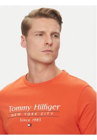 TOMMY HILFIGER - Tommy Hilfiger T-Shirt Center Stack MW0MW38621 Pomarańczowy Regular Fit. Kolor: pomarańczowy. Materiał: bawełna #2