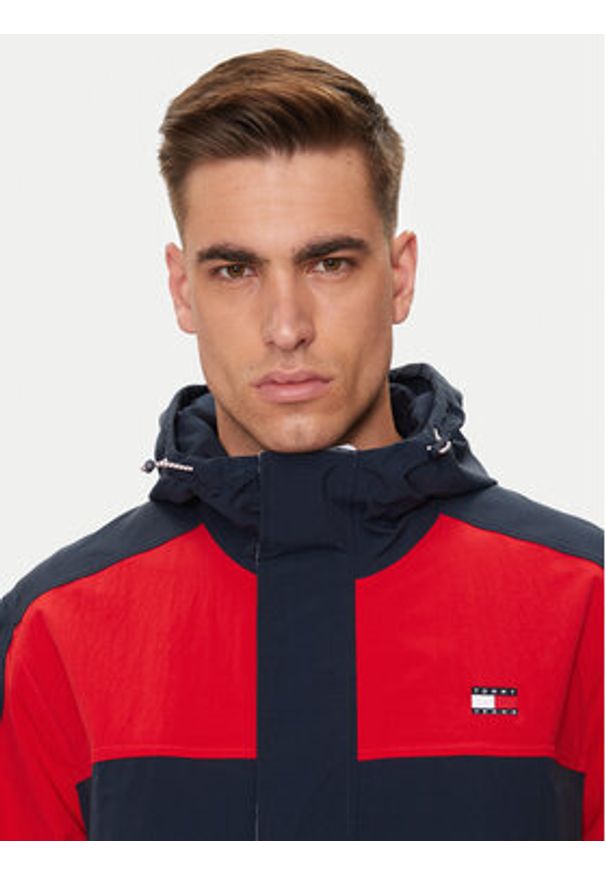 Tommy Jeans Parka Archive DM0DM19477 Czerwony Relaxed Fit. Kolor: czerwony. Materiał: syntetyk