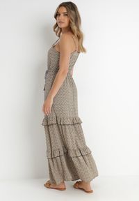 Born2be - Ciemnozielona Sukienka Darcy. Okazja: na co dzień. Typ kołnierza: kołnierz z falbankami. Kolor: zielony. Długość rękawa: na ramiączkach. Wzór: aplikacja. Sezon: lato. Styl: casual. Długość: maxi #7