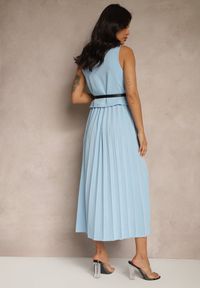 Renee - Niebieska Plisowana Sukienka o Rozkloszowanym Kroju Bez Rękawów z Paskiem z Klamrą Iffule. Kolor: niebieski. Długość rękawa: bez rękawów. Styl: elegancki #5