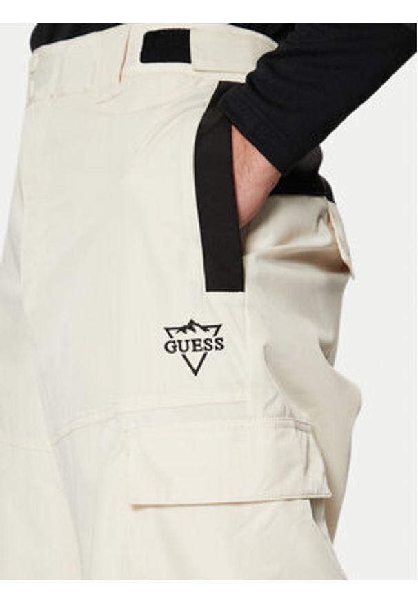 Guess Spodnie narciarskie M4PB59 WH0K0 Écru Regular Fit. Materiał: syntetyk. Sport: narciarstwo