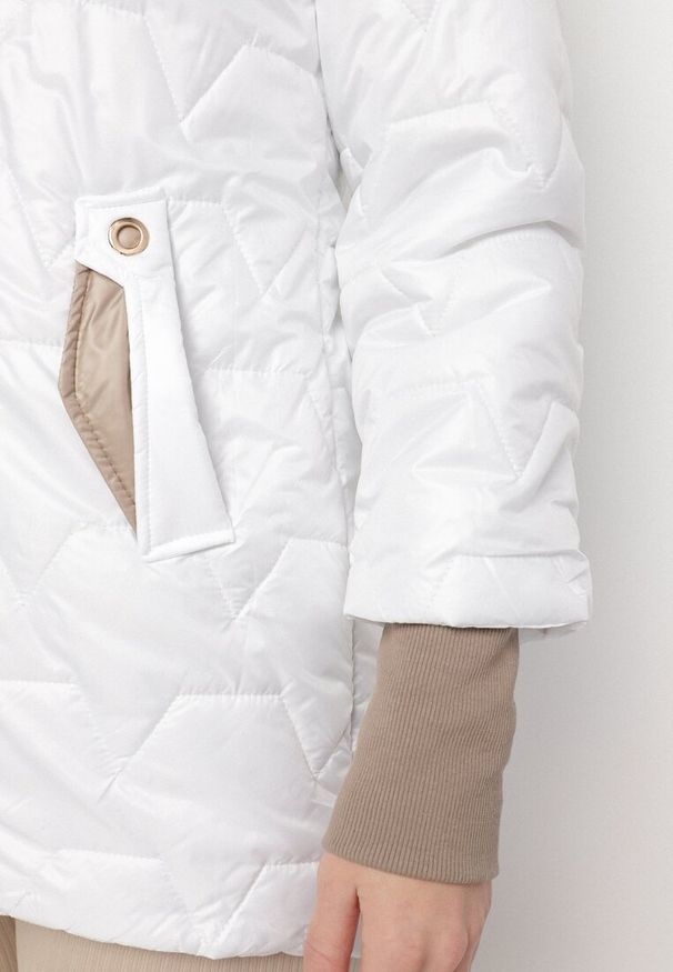 Born2be - Biała Pikowana Kurtka z Kapturem i Rękawami ze Ściągaczami Melorisea. Okazja: na spacer. Typ kołnierza: kaptur. Kolor: biały. Materiał: jeans. Styl: elegancki