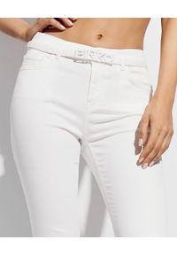 Pinko - PINKO - Białe spodnie z paskiem Sabrina 18. Kolor: biały. Wzór: aplikacja #3