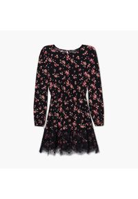 Cropp - Sukienka z koronkowym wykończeniem - Czarny. Kolor: czarny. Materiał: koronka. Wzór: kwiaty, koronka. Długość: mini #1