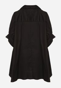 Born2be - Czarna Bawełniana Koszula o Kroju Oversize Zialira. Okazja: na co dzień. Kolor: czarny. Materiał: bawełna. Długość rękawa: krótki rękaw. Długość: krótkie. Styl: elegancki, casual