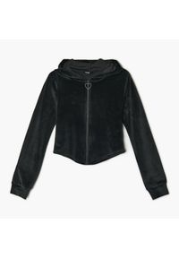 Cropp - Czarna rozpinana bluza - Czarny. Typ kołnierza: kaptur. Kolor: czarny. Materiał: dzianina, welur. Długość rękawa: długi rękaw. Długość: krótkie. Wzór: aplikacja #1