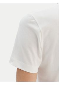 Guess T-Shirt V6RI20 J1314 Biały Regular Fit. Kolor: biały. Materiał: bawełna #4