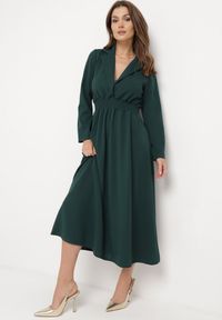 Born2be - Ciemnozielona Rozkloszowana Sukienka Midi z Kopertową Górą i Gumką w Pasie Ametis. Kolor: zielony. Typ sukienki: kopertowe. Długość: midi #5