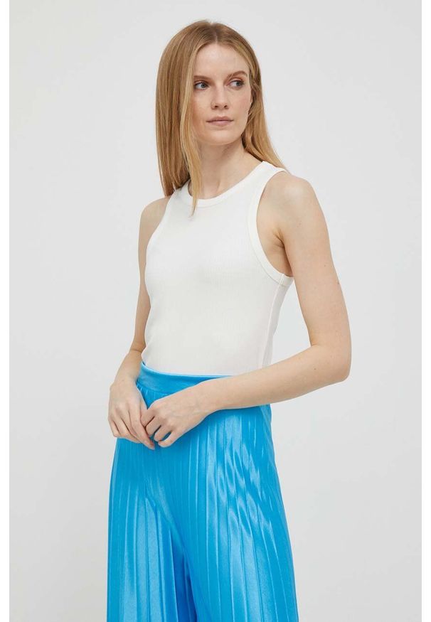TOMMY HILFIGER - Tommy Hilfiger top damski kolor beżowy. Kolor: beżowy. Materiał: włókno, dzianina. Długość rękawa: na ramiączkach. Wzór: gładki