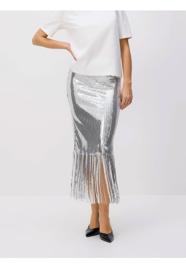 Reserved - Cekinowa spódnica z frędzlami - srebrny. Kolor: srebrny. Materiał: dzianina. Wzór: gładki