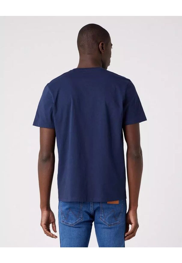 Wrangler - WRANGLER FRAME LOGO TEE MĘSKI T-SHIRT KOSZULKA NADRUK NAVY W70JD3114 112320768. Okazja: na co dzień. Materiał: skóra, bawełna. Wzór: nadruk. Styl: elegancki, casual, klasyczny
