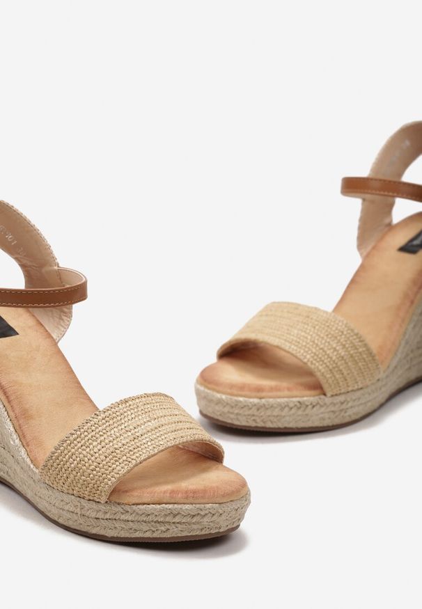 Born2be - Beżowe Sandały na Plecionym Koturnie z Zapięciem wokół Kostki Bilivia. Kolor: beżowy. Sezon: lato. Obcas: na koturnie. Styl: elegancki