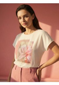 Sinsay - Bawełniana koszulka z nadrukiem - kremowy. Kolor: kremowy. Materiał: bawełna. Wzór: nadruk #1