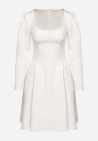 Born2be - Biała Rozkloszowana Sukienka z Usztywnianymi Miseczkami Tillimara. Kolor: biały. Typ sukienki: dopasowane #6