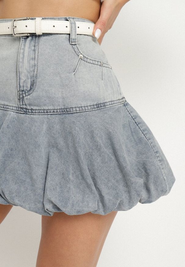 Born2be - Niebieska Bawełniana Rozkloszowana Spódnica Typu Bombka Emilaya. Okazja: na co dzień. Stan: podwyższony. Kolor: niebieski. Materiał: bawełna. Sezon: lato. Styl: casual