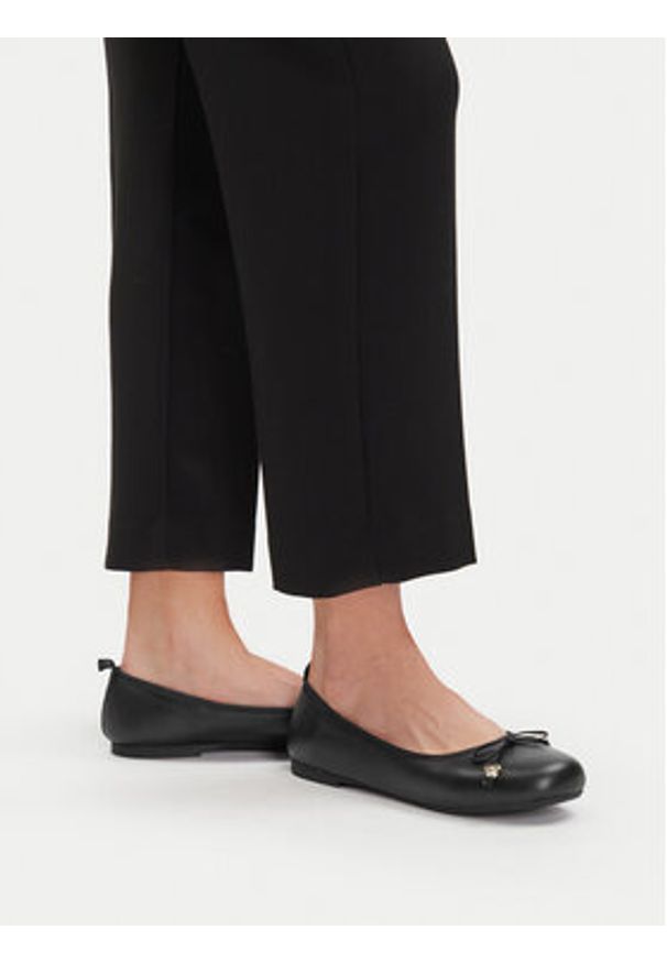 Love Moschino - LOVE MOSCHINO Baleriny JA11051G0MIE0000 Czarny. Kolor: czarny. Materiał: skóra