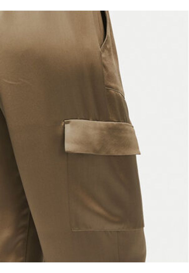 Guess Spodnie materiałowe W5GB08 WG7C0 Brązowy Slim Fit. Kolor: brązowy. Materiał: akryl