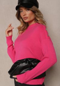 Renee - Fuksjowy Sweter z Półgolfem Wiskozą i Modalem Ozdobiona Guzikami Emmitana. Okazja: na co dzień. Kolor: różowy. Materiał: wiskoza. Wzór: aplikacja. Styl: klasyczny, elegancki, casual #3