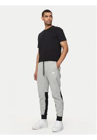 Nike Spodnie dresowe FB8002 Szary Slim Fit. Kolor: szary. Materiał: syntetyk #5