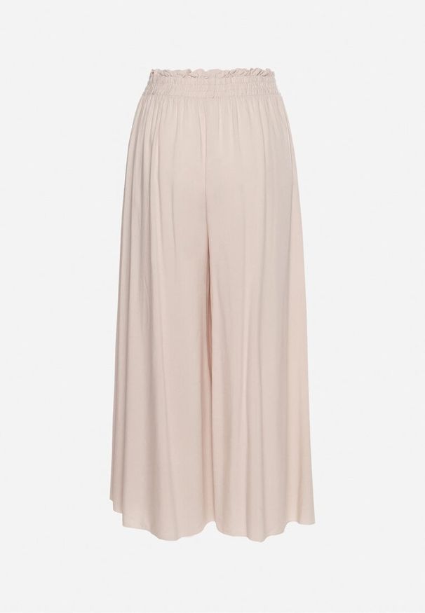 Born2be - Beżowe Spodnie Palazzo z Wiskozy z Gumką w Pasie Ozdobione Guzikami z Nogawkami 3/4 Efilis. Okazja: na co dzień. Kolor: beżowy. Materiał: wiskoza. Wzór: aplikacja. Styl: casual, elegancki