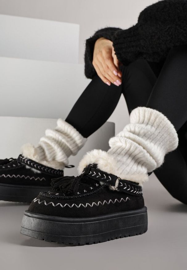 Born2be - Czarne Śniegowce na Grubej Podeszwie z Frędzlami i Haftem Linodis. Okazja: na spacer, na co dzień. Kolor: czarny. Materiał: jeans. Wzór: haft. Sezon: jesień. Styl: casual