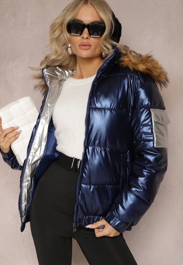 Renee - Granatowa Kurtka Actynome. Kolor: niebieski. Materiał: futro. Styl: klasyczny