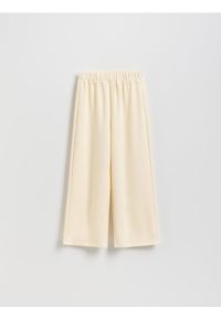 Reserved - Spodnie wide leg - kremowy. Kolor: kremowy. Materiał: tkanina