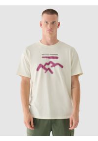 4f - 4F T-shirt oversize z nadrukiem męski - beżowy S. Okazja: na co dzień. Kolor: beżowy. Materiał: dzianina, jersey, bawełna. Długość rękawa: krótki rękaw. Długość: krótkie. Wzór: nadruk. Styl: sportowy, klasyczny, casual