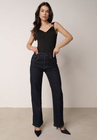 Born2be - Czarne Klasyczne Body z Metalicznymi Aplikacjami na Ramiączkach Nesseva. Okazja: do pracy, na co dzień. Kolor: czarny. Materiał: jeans. Długość rękawa: na ramiączkach. Wzór: aplikacja. Styl: klasyczny #3