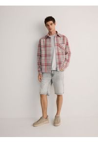 Reserved - Jeansowe szorty regular fit - jasnoszary. Kolor: szary. Materiał: jeans #1