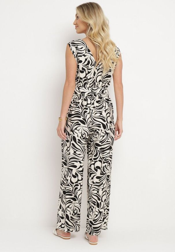 Born2be - Czarno-Biały Kombinezon na Szerokich Ramiączkach z Dekoltem w Serek i Długimi Nogawkami Xadia. Okazja: na randkę, na co dzień. Kolor: czarny. Długość rękawa: na ramiączkach. Długość: długie. Styl: casual, klasyczny