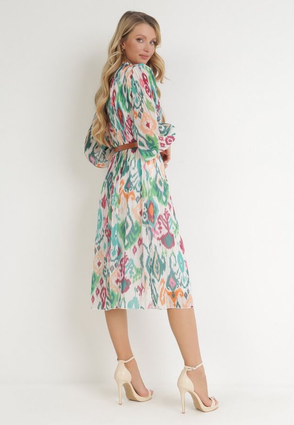 Born2be - Zielona Plisowana Sukienka Midi z Paskiem Hyacida. Kolor: zielony. Styl: elegancki. Długość: midi
