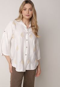 Born2be - Biała Koszula Boho z Wiskozy z Dłuższym Tyłem i Podpinanymi Rękawami Delmarene. Okazja: na co dzień, do pracy, na spotkanie biznesowe, na spacer. Kolor: biały. Materiał: wiskoza. Długość: długie. Wzór: haft. Styl: boho #8