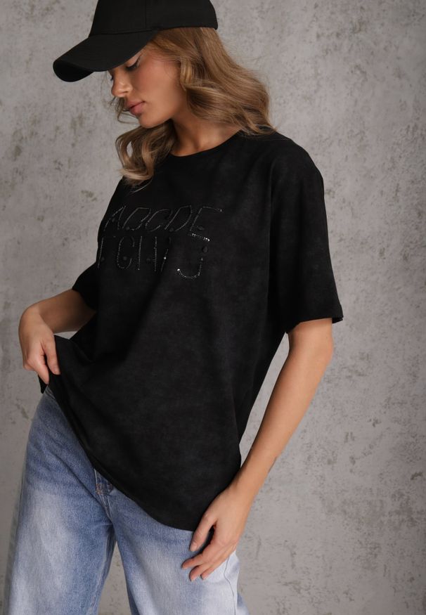 Renee - Czarny Bawełniany T-shirt Oversize z Haftowanym Napisem z Cekinami Talomora. Okazja: na imprezę, na co dzień. Kolor: czarny. Materiał: bawełna. Wzór: napisy, haft. Styl: rockowy, casual