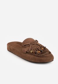 Born2be - Ciemnobrązowe Klapki VICES Typu Mule z Koralikami Frędzlami i Kokardą Dioleora. Okazja: na co dzień. Kolor: brązowy. Wzór: aplikacja. Styl: casual, elegancki #6