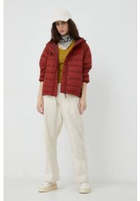 Levi's® - Levi's kurtka damska kolor bordowy przejściowa. Okazja: na spotkanie biznesowe, na co dzień. Kolor: czerwony. Materiał: puch. Styl: biznesowy, casual #2