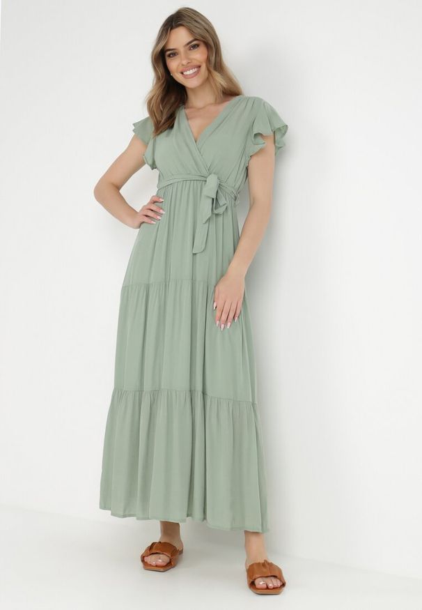 Born2be - Zielona Sukienka Cephemus. Kolor: zielony. Materiał: materiał. Wzór: gładki, jednolity. Sezon: lato. Typ sukienki: rozkloszowane, kopertowe. Styl: wakacyjny. Długość: maxi